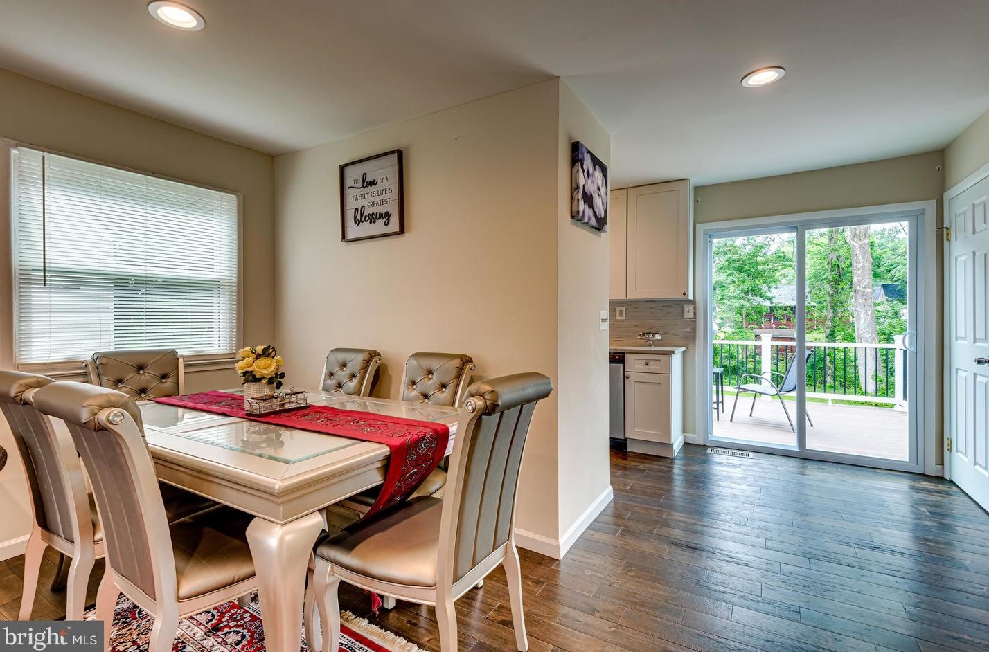 125 Lambert Dr, Manassas VA  20111-1829 exterior