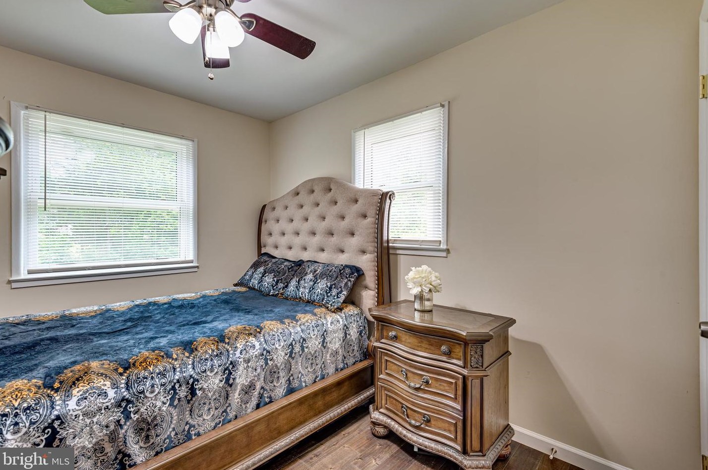 125 Lambert Dr, Manassas VA  20111-1829 exterior