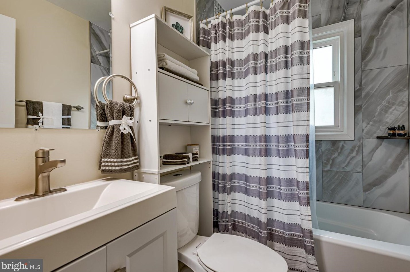 125 Lambert Dr, Manassas VA  20111-1829 exterior