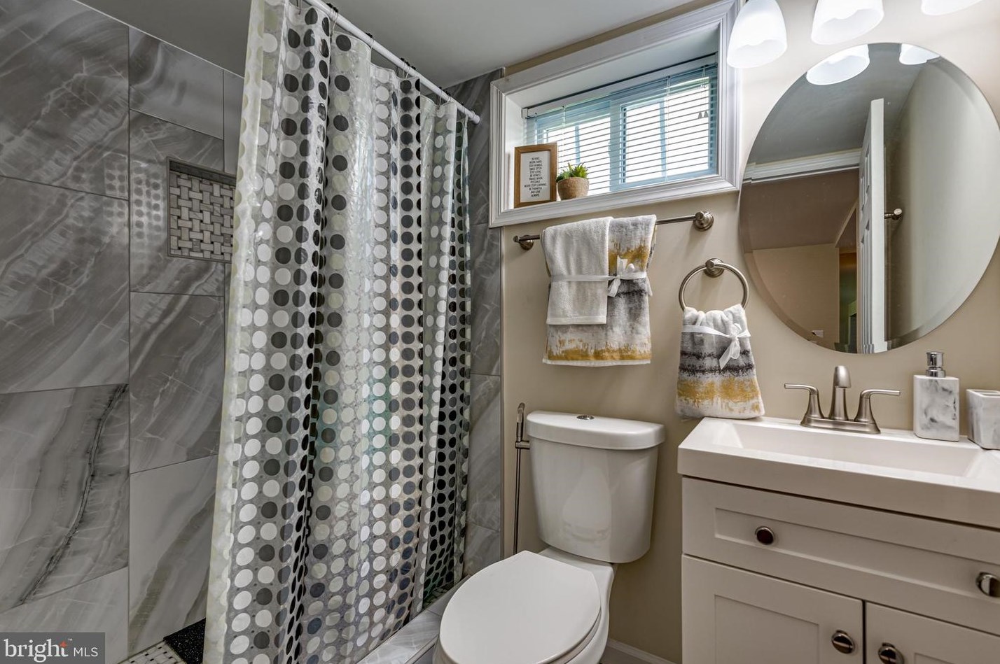 125 Lambert Dr, Manassas VA  20111-1829 exterior