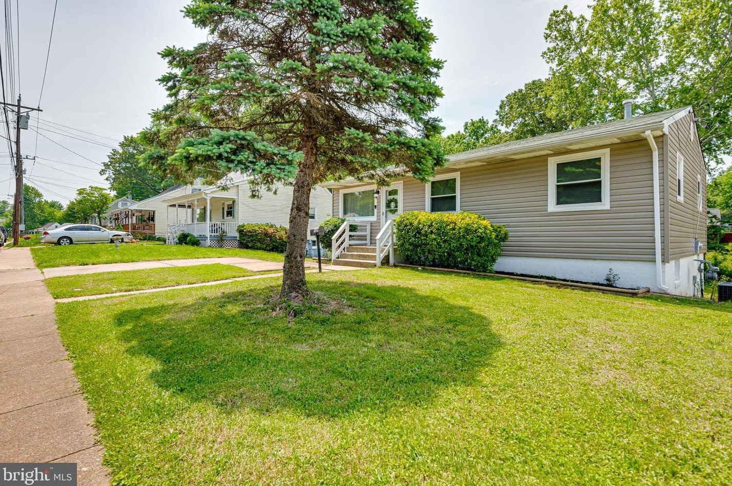 125 Lambert Dr, Manassas VA  20111-1829 exterior