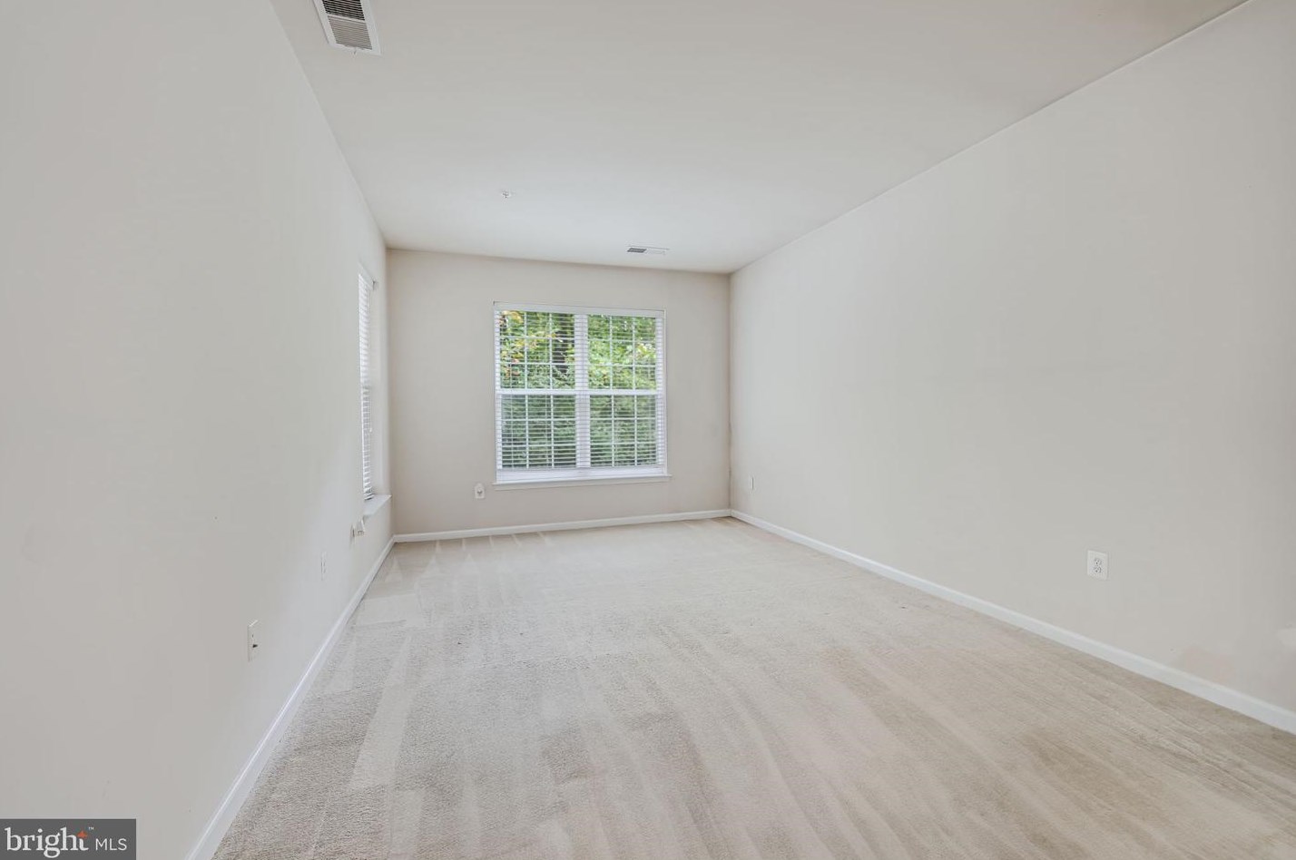 9720 Holmes Pl, Manassas VA  20111-7021 exterior