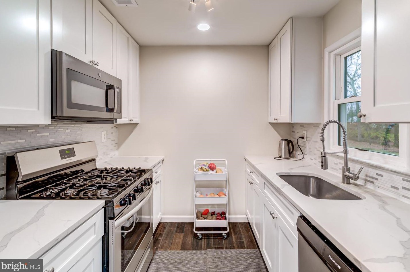 125 Lambert Dr, Manassas VA  20111-1829 exterior