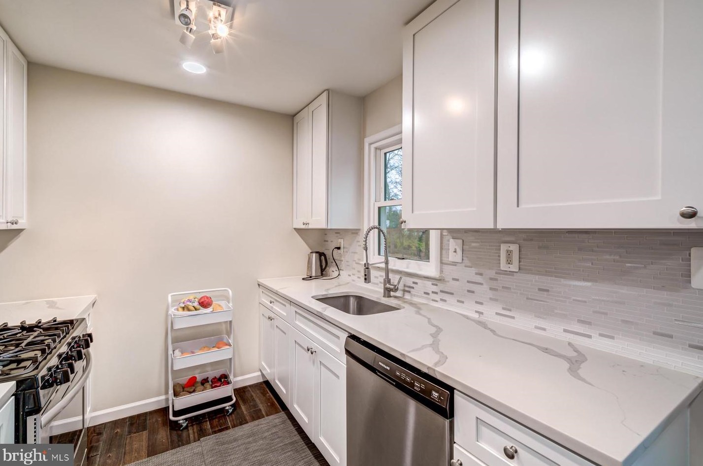 125 Lambert Dr, Manassas VA  20111-1829 exterior