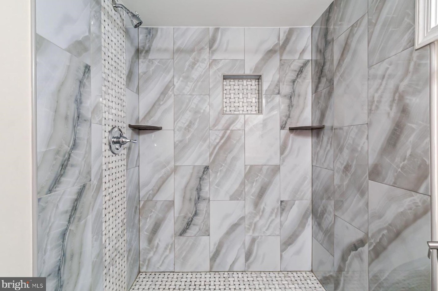 125 Lambert Dr, Manassas VA  20111-1829 exterior