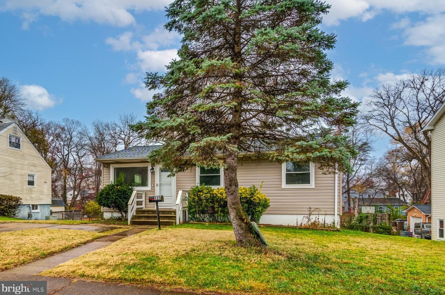 125 Lambert Dr, Manassas VA  20111-1829 exterior