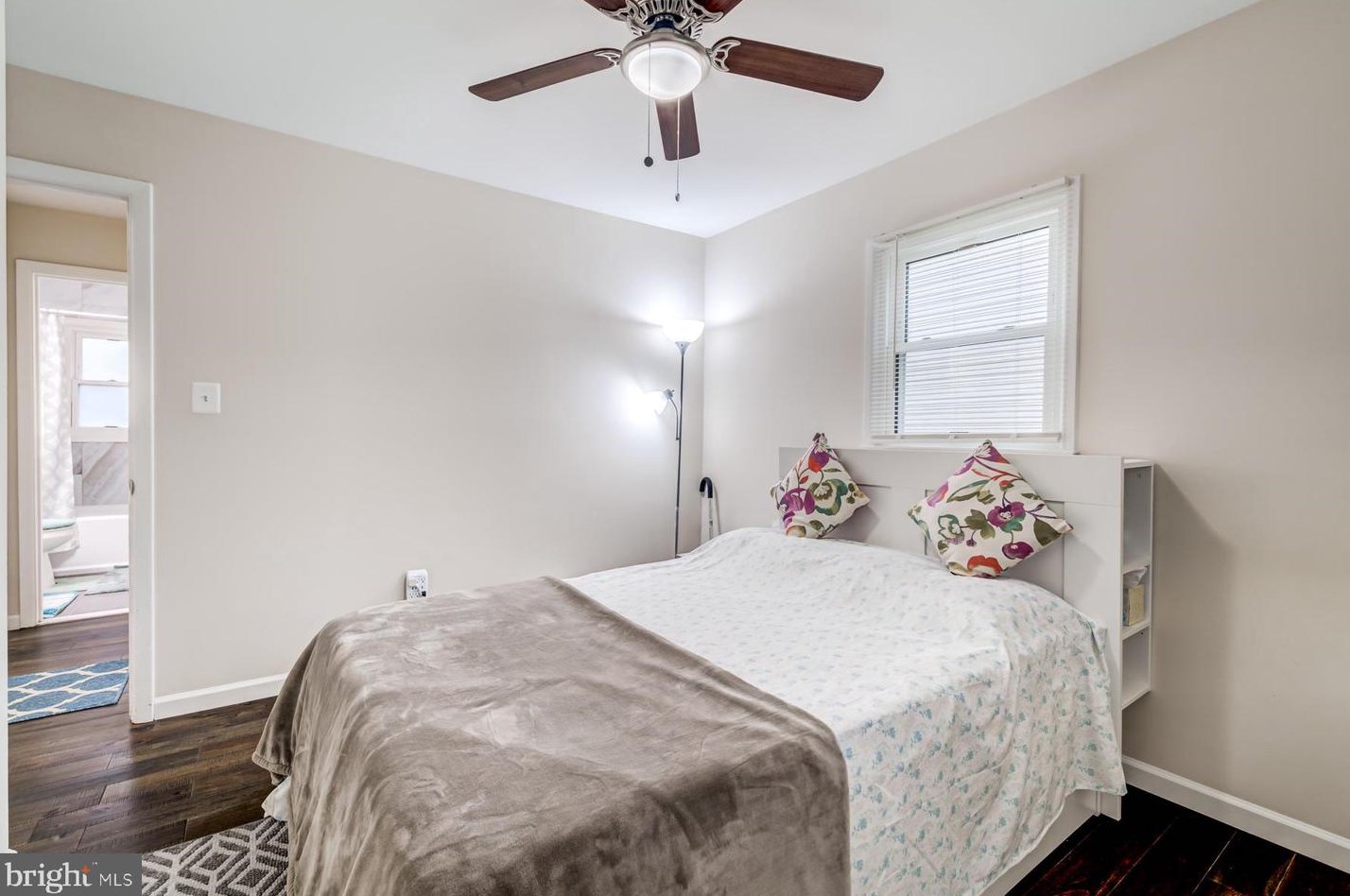 125 Lambert Dr, Manassas VA  20111-1829 exterior