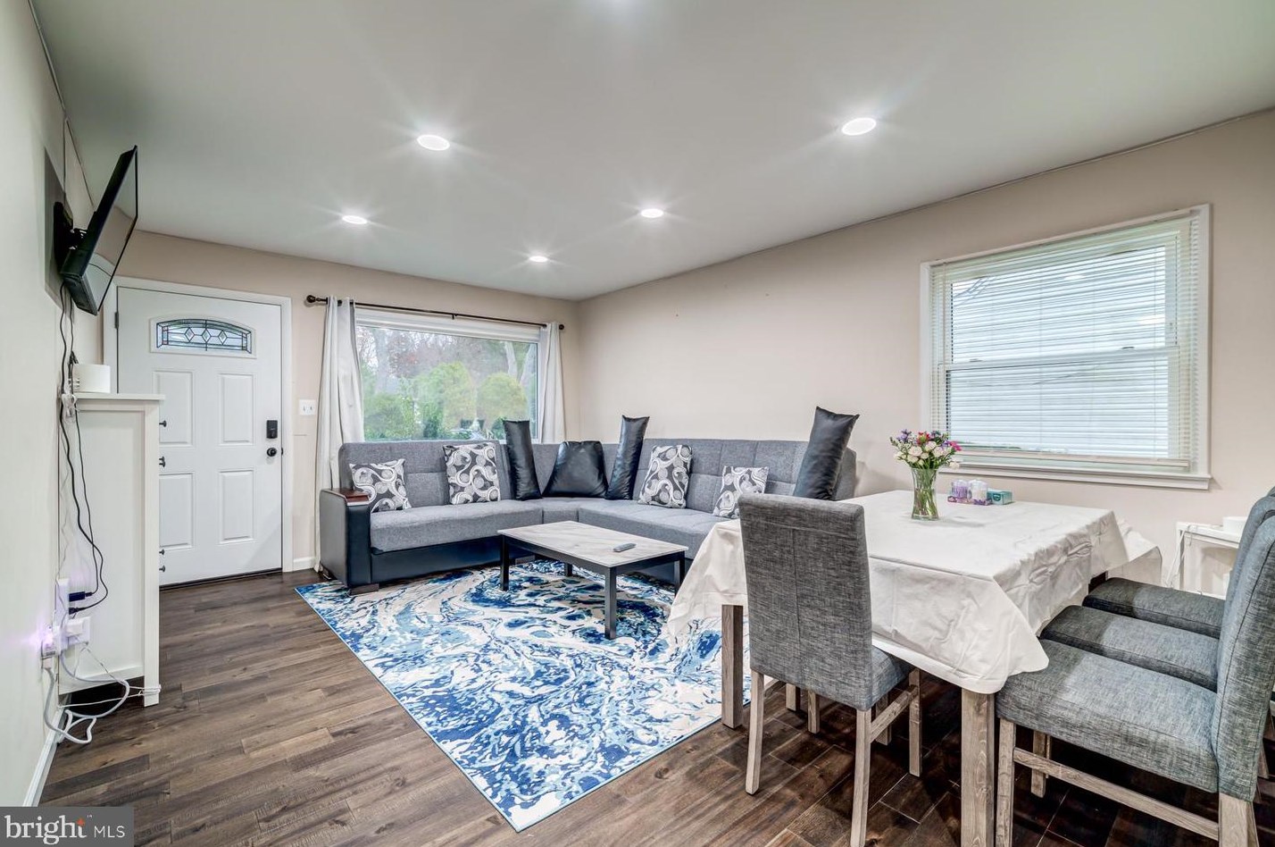 125 Lambert Dr, Manassas VA  20111-1829 exterior