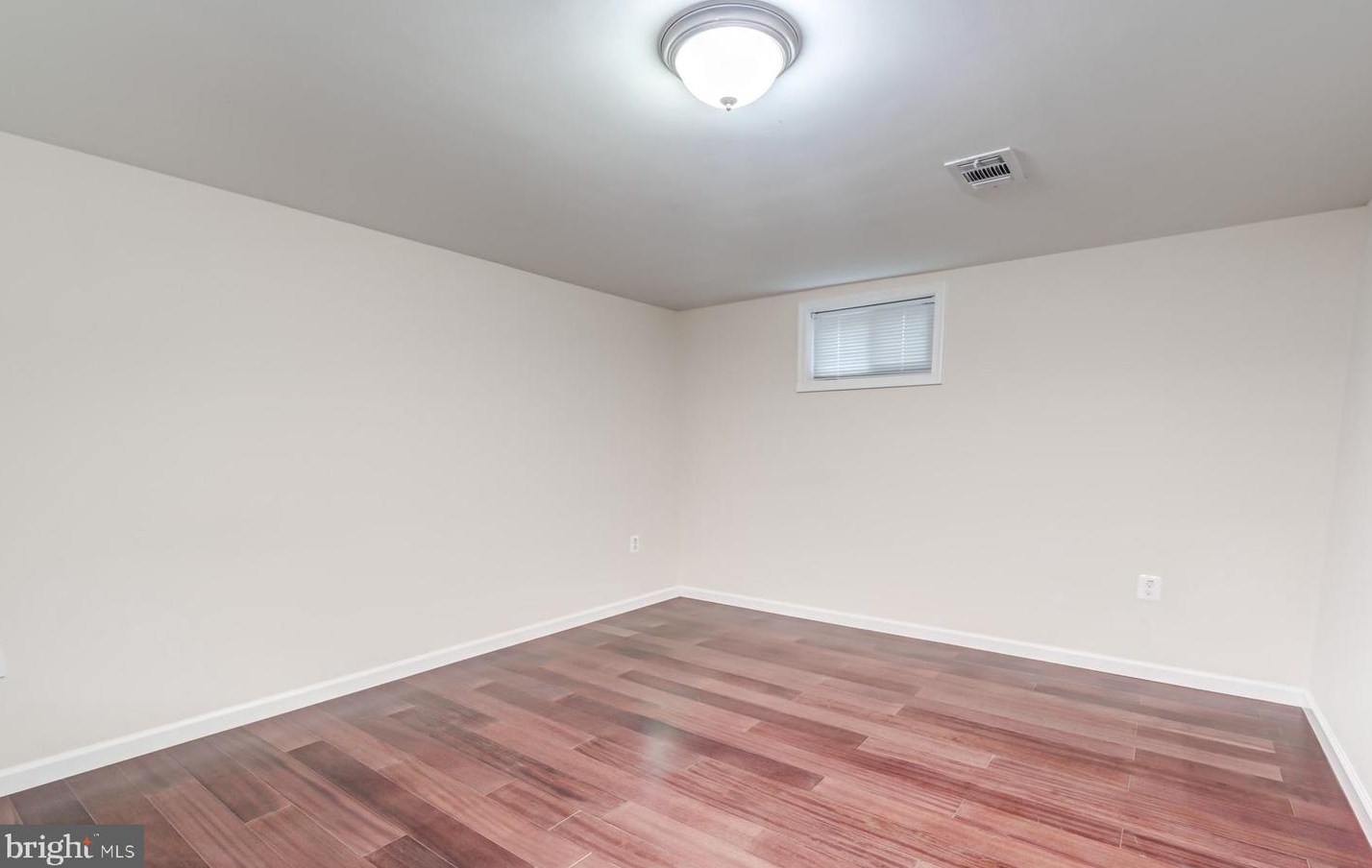 125 Lambert Dr, Manassas VA  20111-1829 exterior