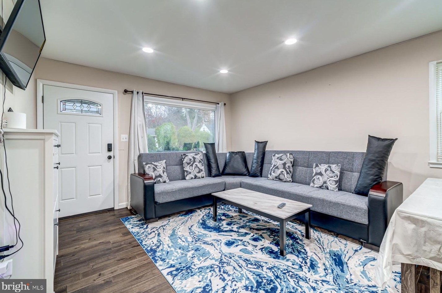 125 Lambert Dr, Manassas VA  20111-1829 exterior