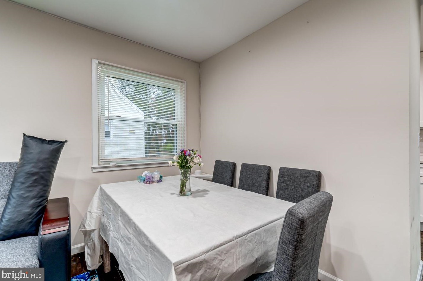 125 Lambert Dr, Manassas VA  20111-1829 exterior