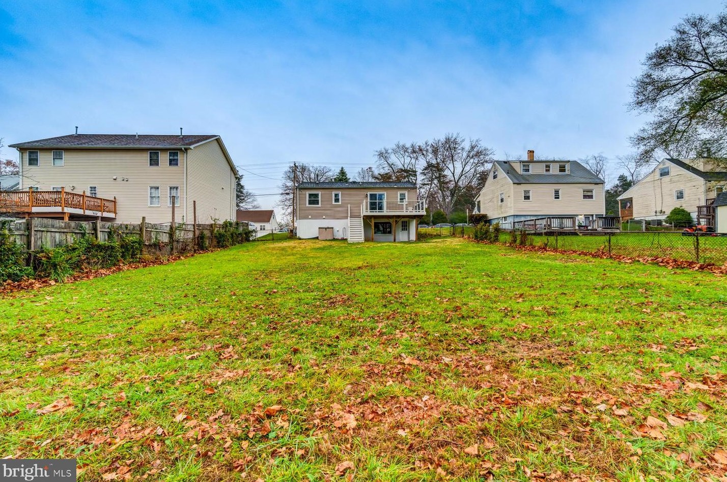 125 Lambert Dr, Manassas VA  20111-1829 exterior