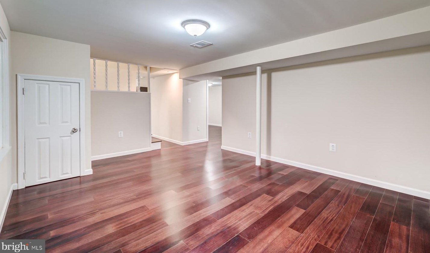 125 Lambert Dr, Manassas VA  20111-1829 exterior