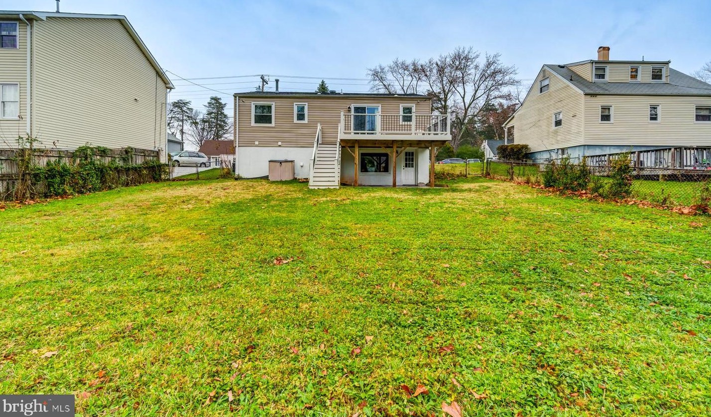 125 Lambert Dr, Manassas VA  20111-1829 exterior