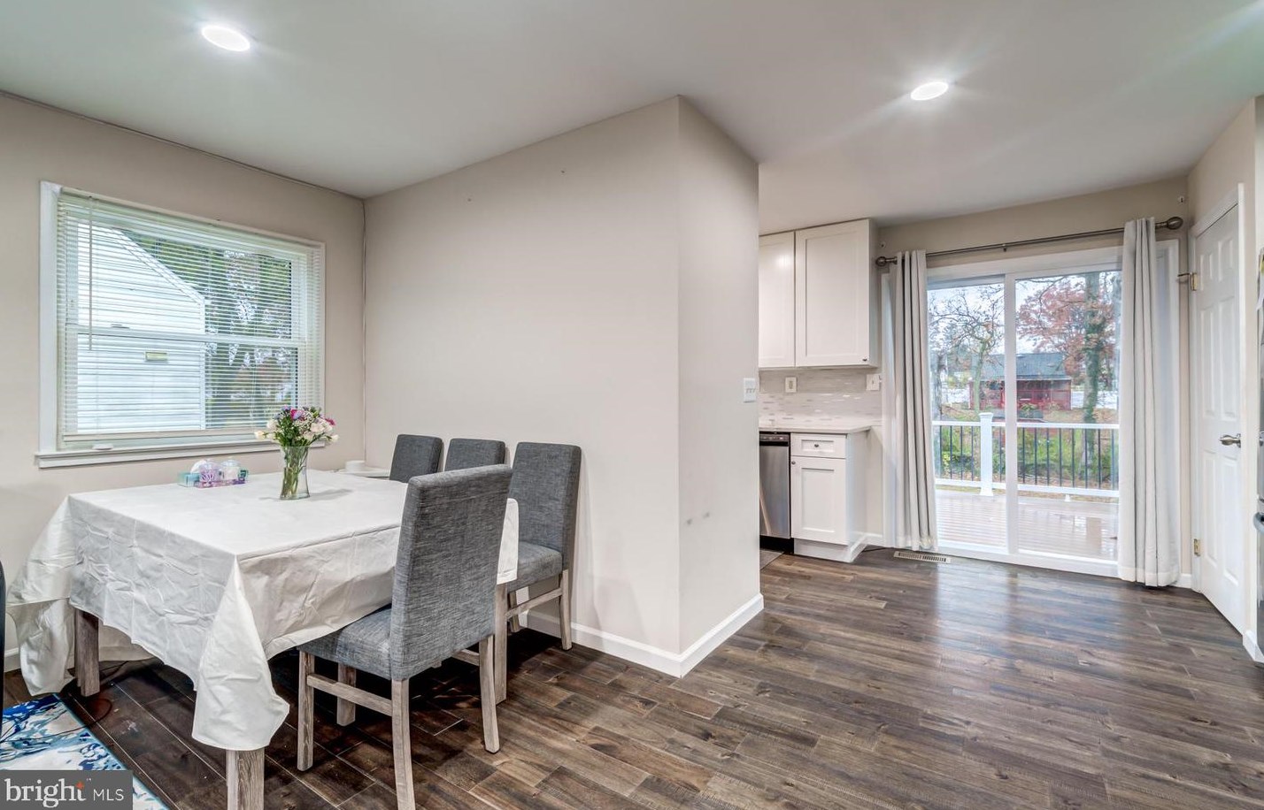 125 Lambert Dr, Manassas VA  20111-1829 exterior