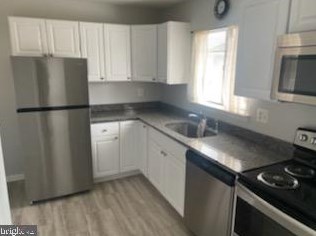 8672 Inyo Pl, Manassas VA  20111-2319 exterior