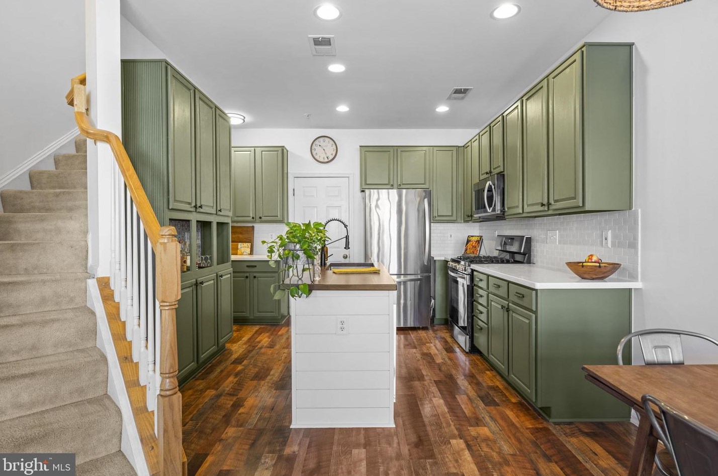 9816 Pickens Pl, Manassas VA  20111-7000 exterior