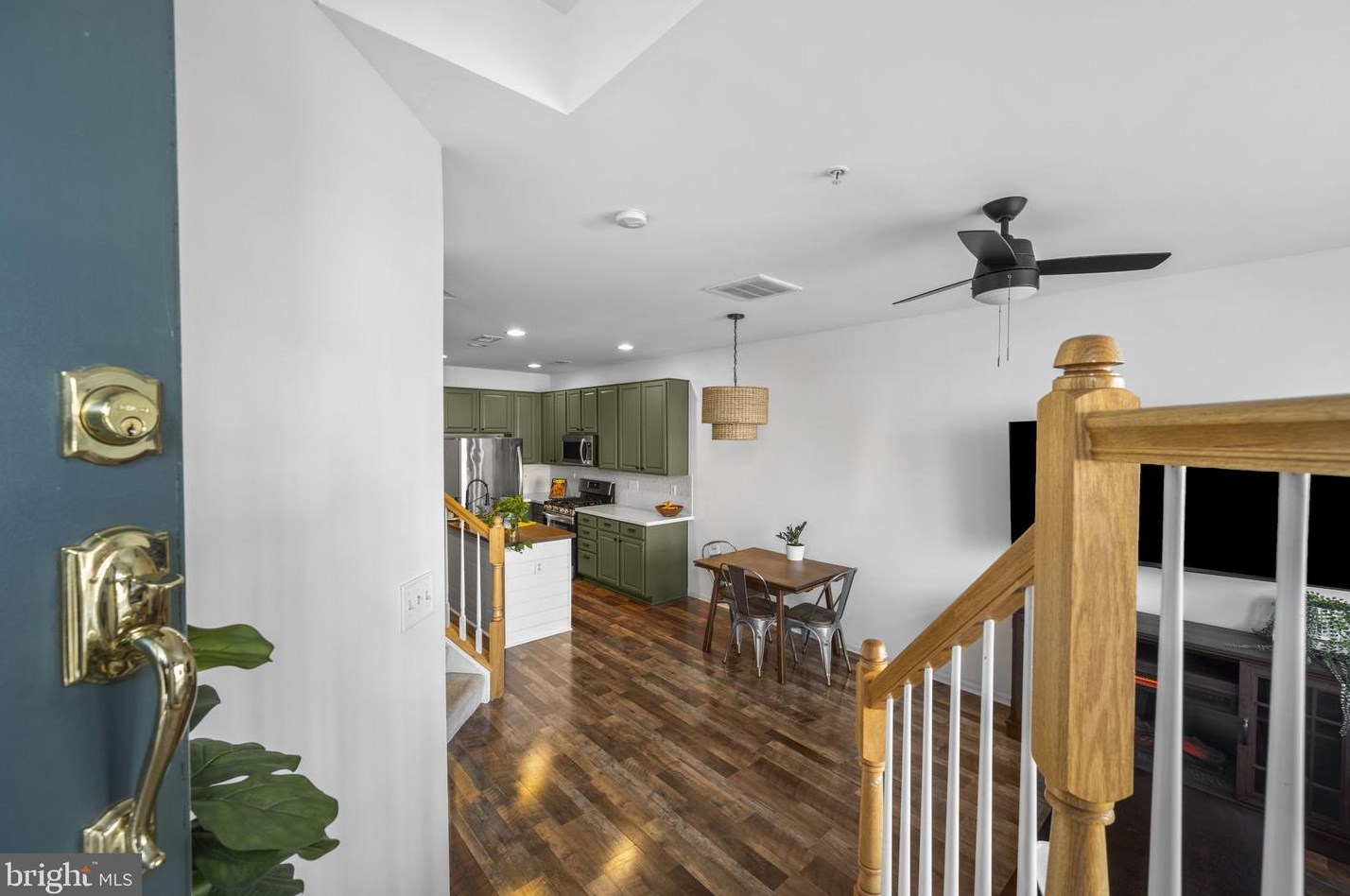9816 Pickens Pl, Manassas VA  20111-7000 exterior