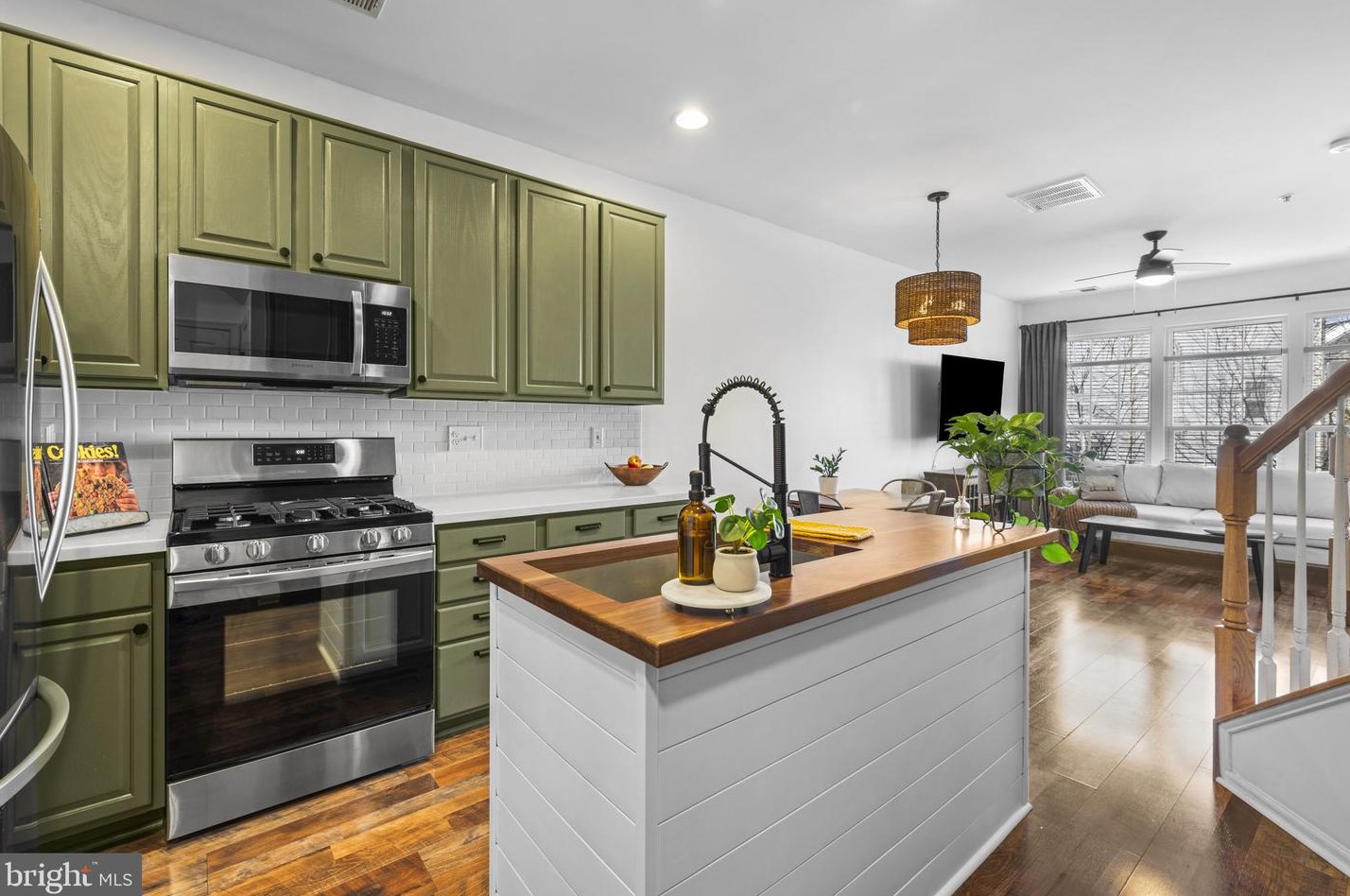 9816 Pickens Pl, Manassas VA  20111-7000 exterior