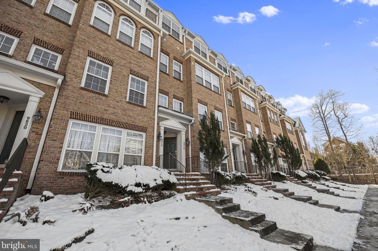 9816 Pickens Pl, Manassas VA  20111-7000 exterior