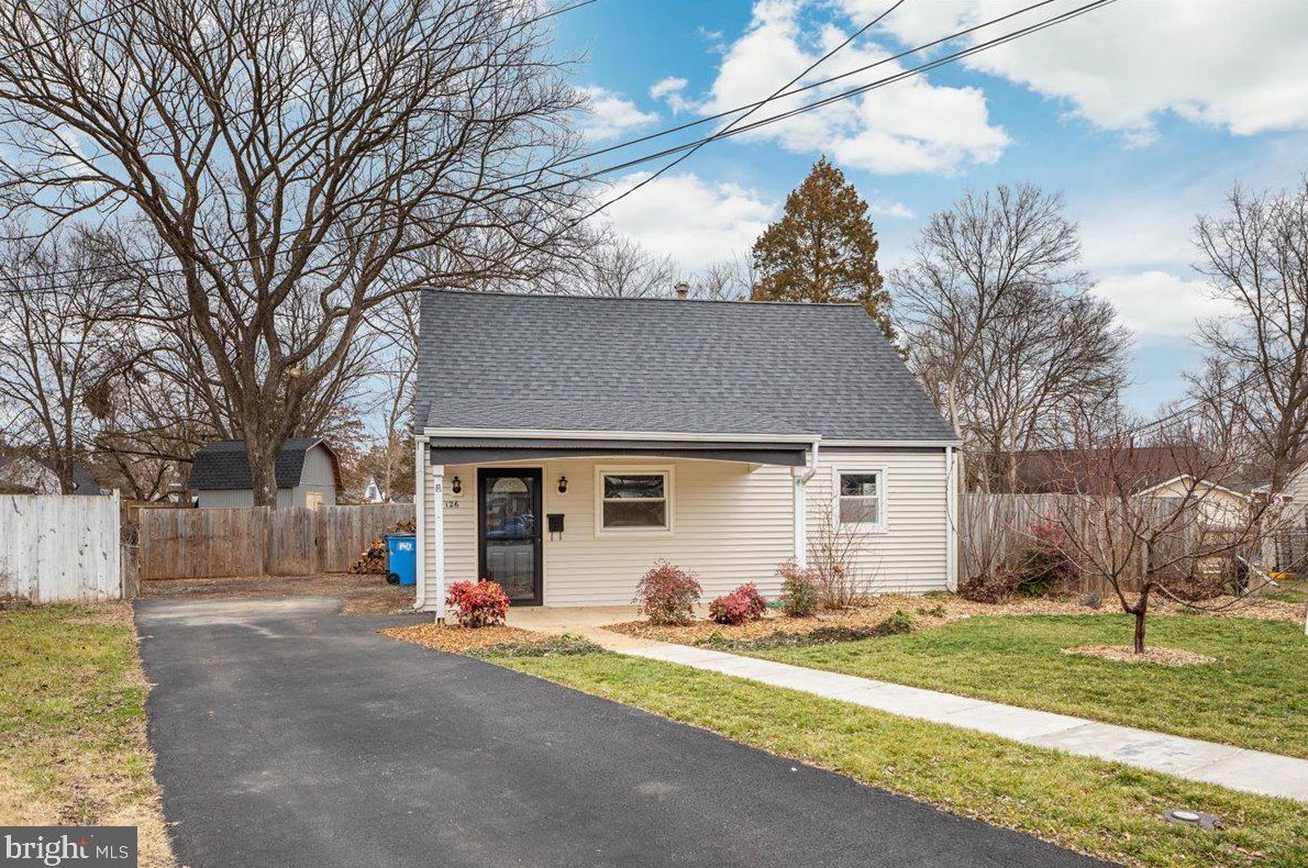 126 Mace St, Manassas VA  20111-2037 exterior