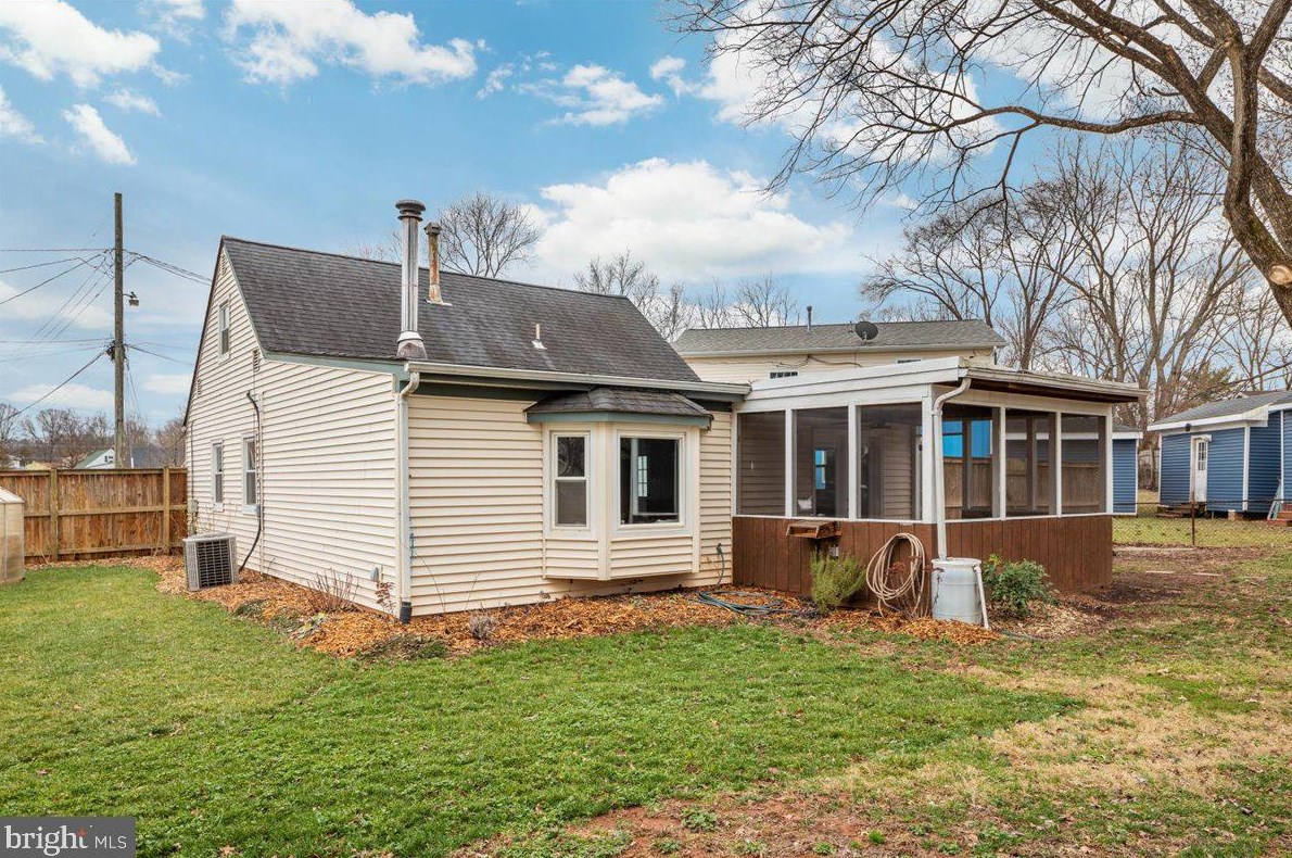 126 Mace St, Manassas VA  20111-2037 exterior