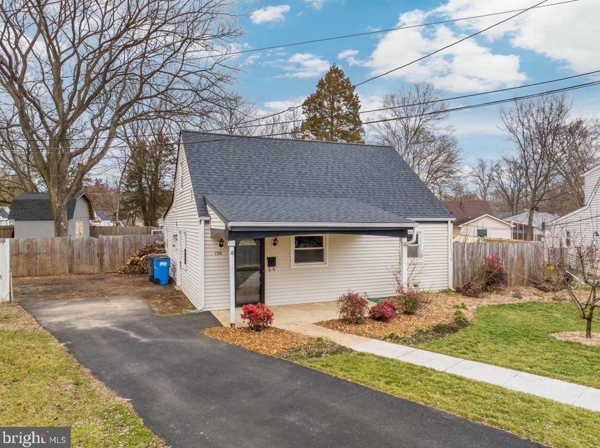 126 Mace St, Manassas VA  20111-2037 exterior