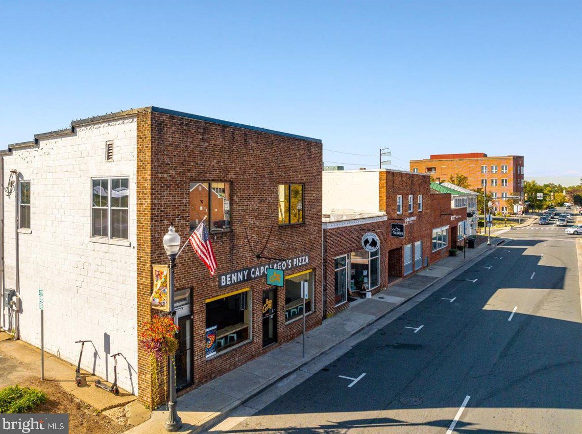 126 Mace St, Manassas VA  20111-2037 exterior