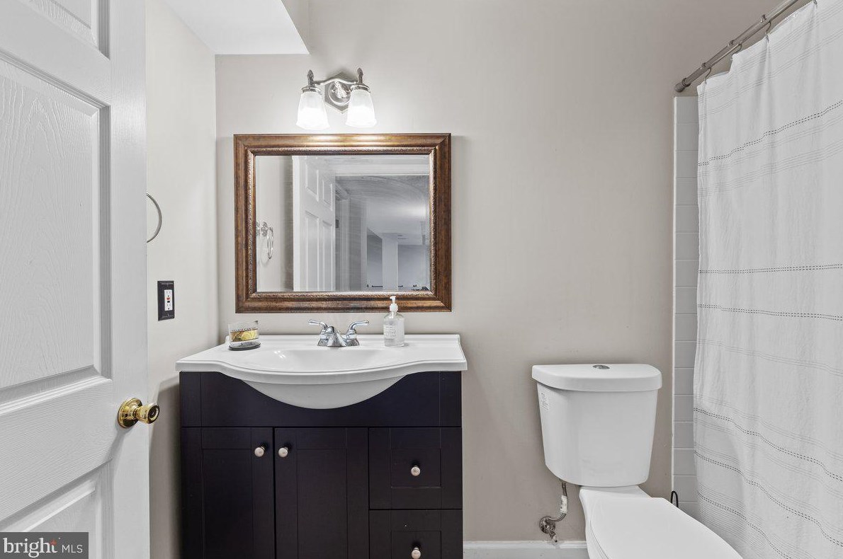 9290 Matthew Dr, Manassas VA  20111-8217 exterior