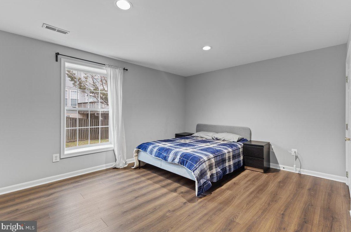9290 Matthew Dr, Manassas VA  20111-8217 exterior