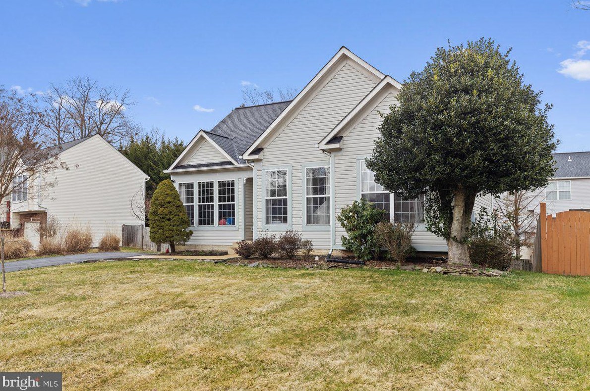 9290 Matthew Dr, Manassas VA  20111-8217 exterior