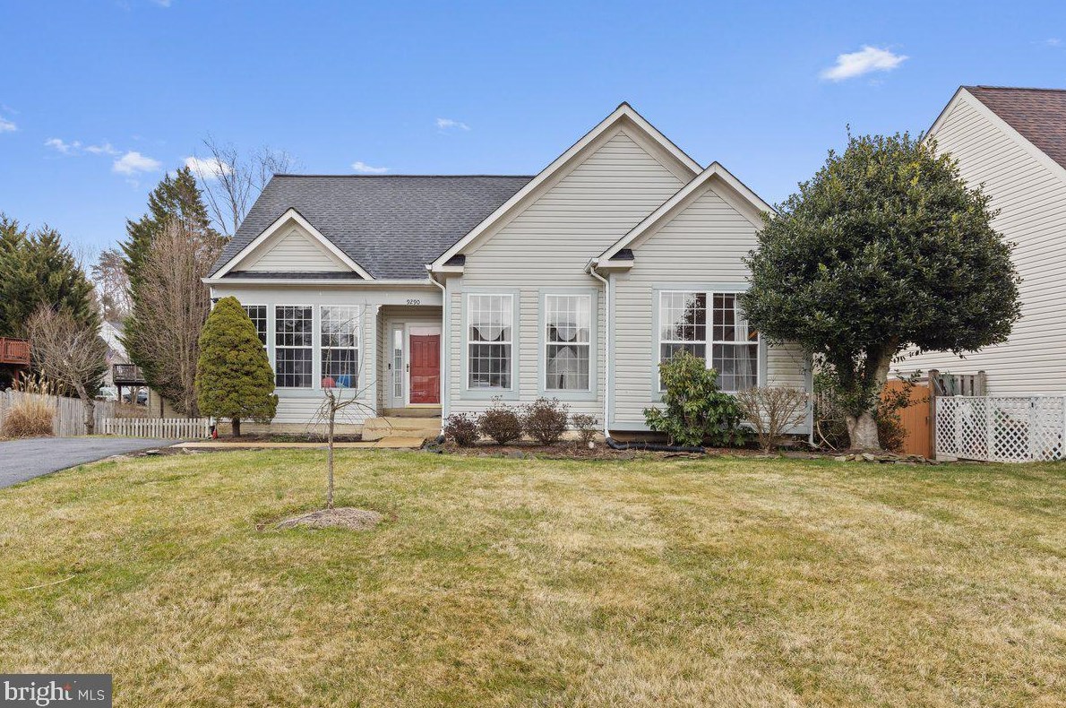 9290 Matthew Dr, Manassas VA  20111-8217 exterior