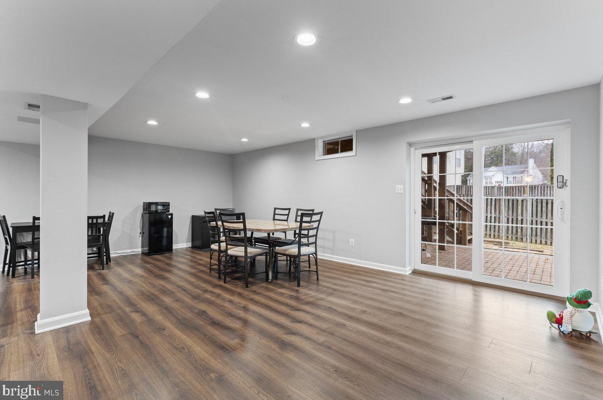 9290 Matthew Dr, Manassas VA  20111-8217 exterior