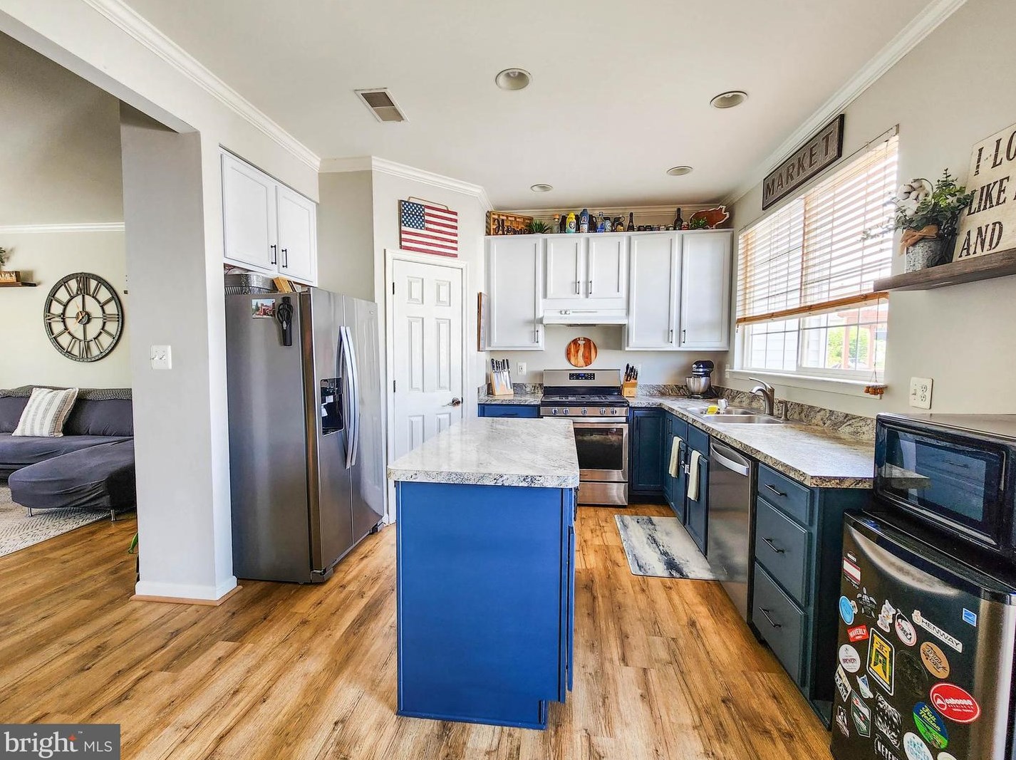 9404 Lanae Ln, Manassas VA  20111-8243 exterior