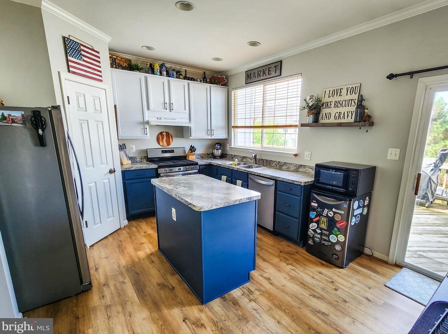 9404 Lanae Ln, Manassas VA  20111-8243 exterior