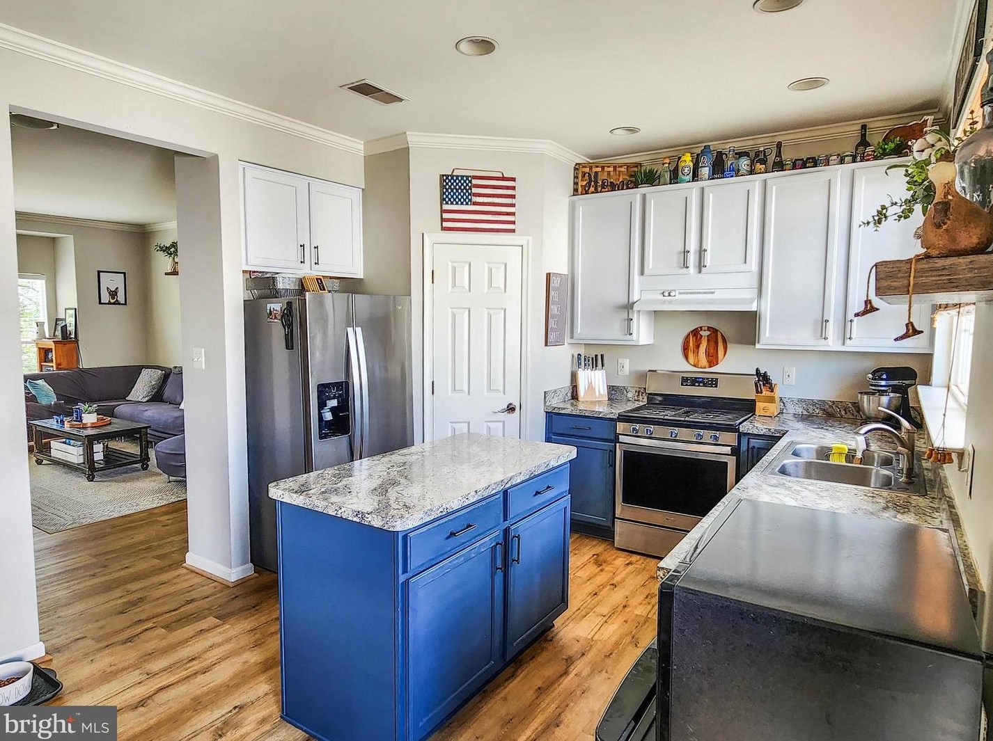 9404 Lanae Ln, Manassas VA  20111-8243 exterior