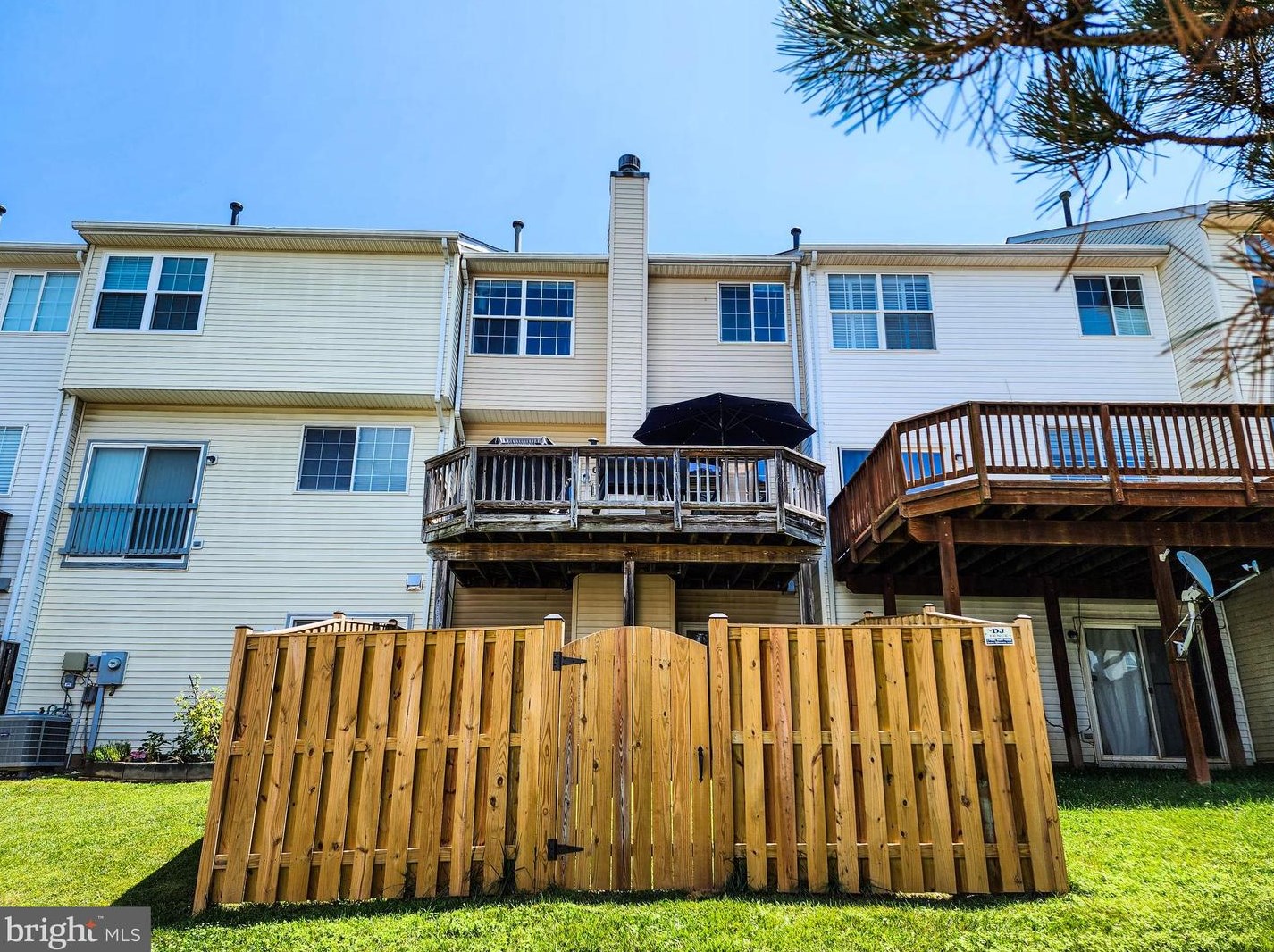 9404 Lanae Ln, Manassas VA  20111-8243 exterior