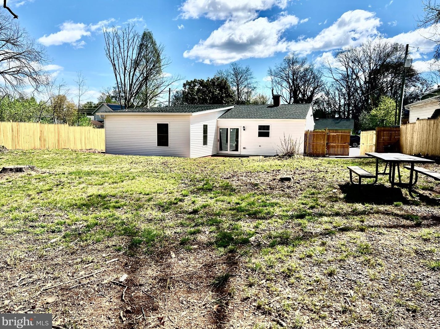 129 Courtney Dr, Manassas VA  20111-2058 exterior