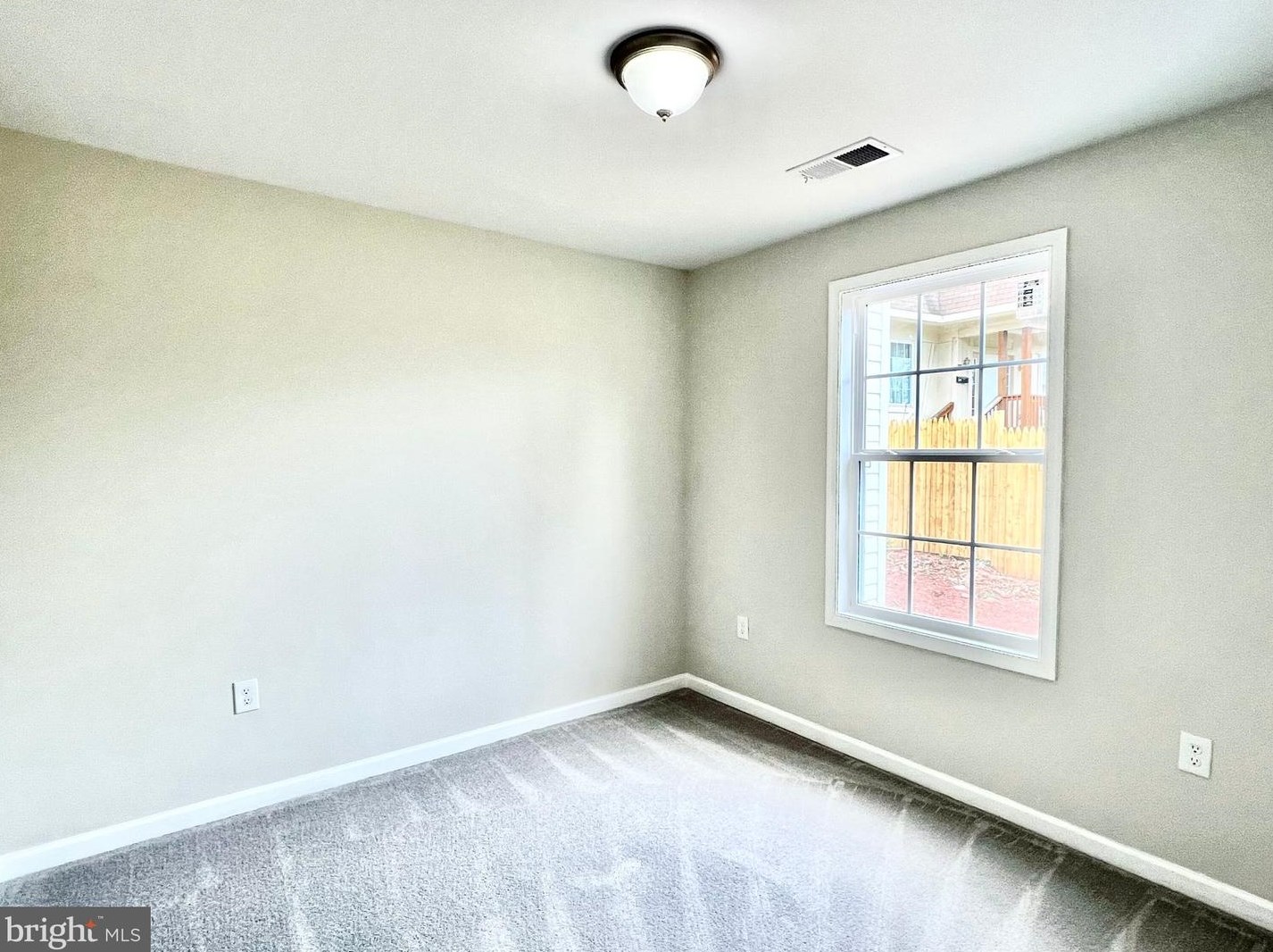129 Courtney Dr, Manassas VA  20111-2058 exterior