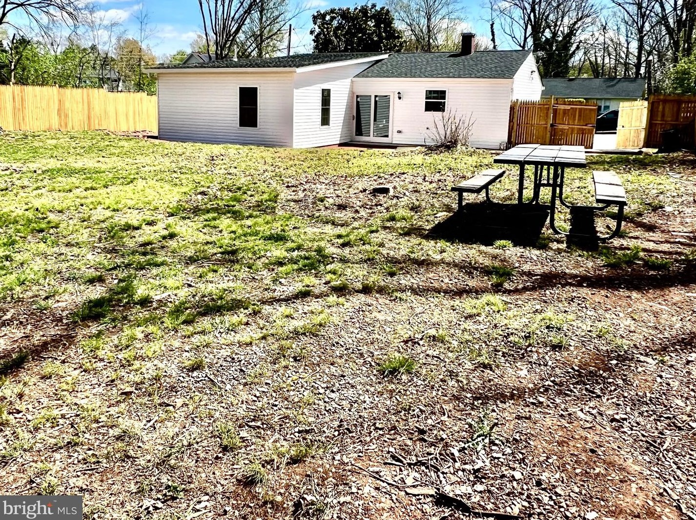 129 Courtney Dr, Manassas VA  20111-2058 exterior