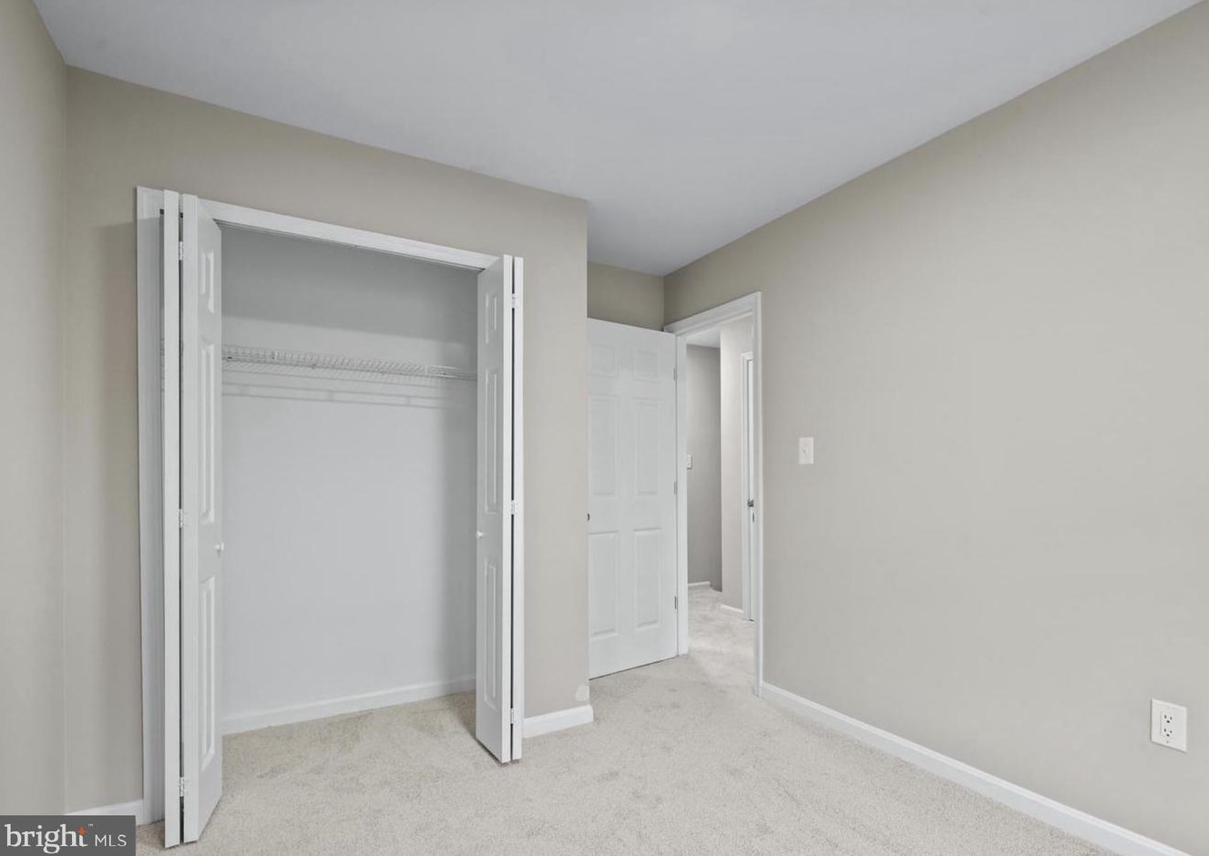 328 Moseby Ct, Manassas VA  20111-2090 exterior