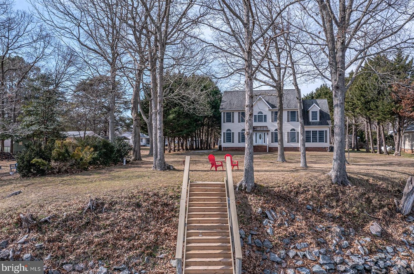 562 Oyster Point Dr, Reedville VA  22539-3604 exterior