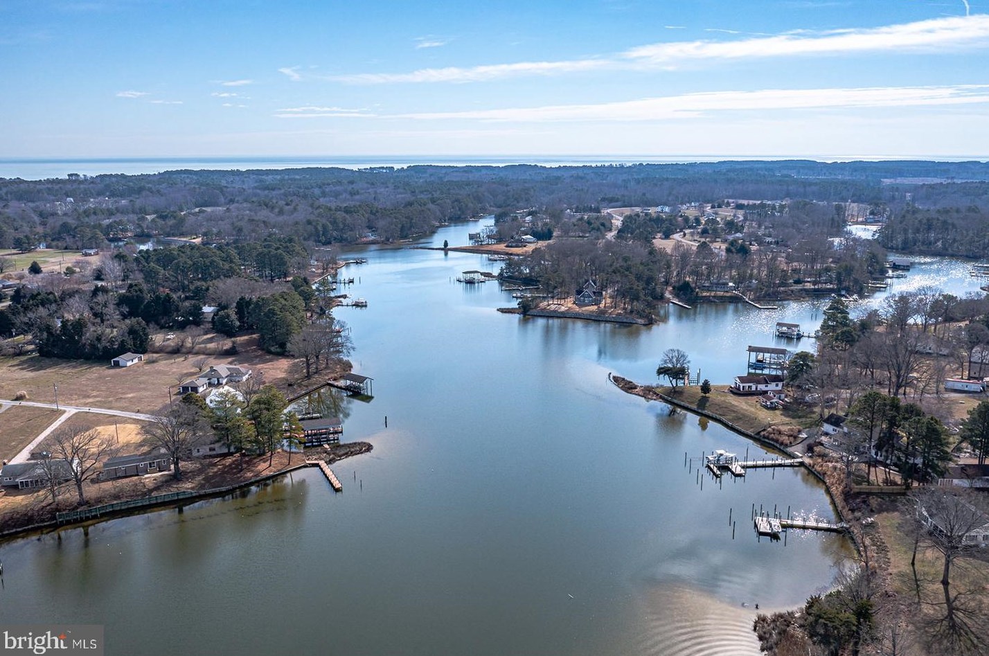 562 Oyster Point Dr, Reedville VA  22539-3604 exterior