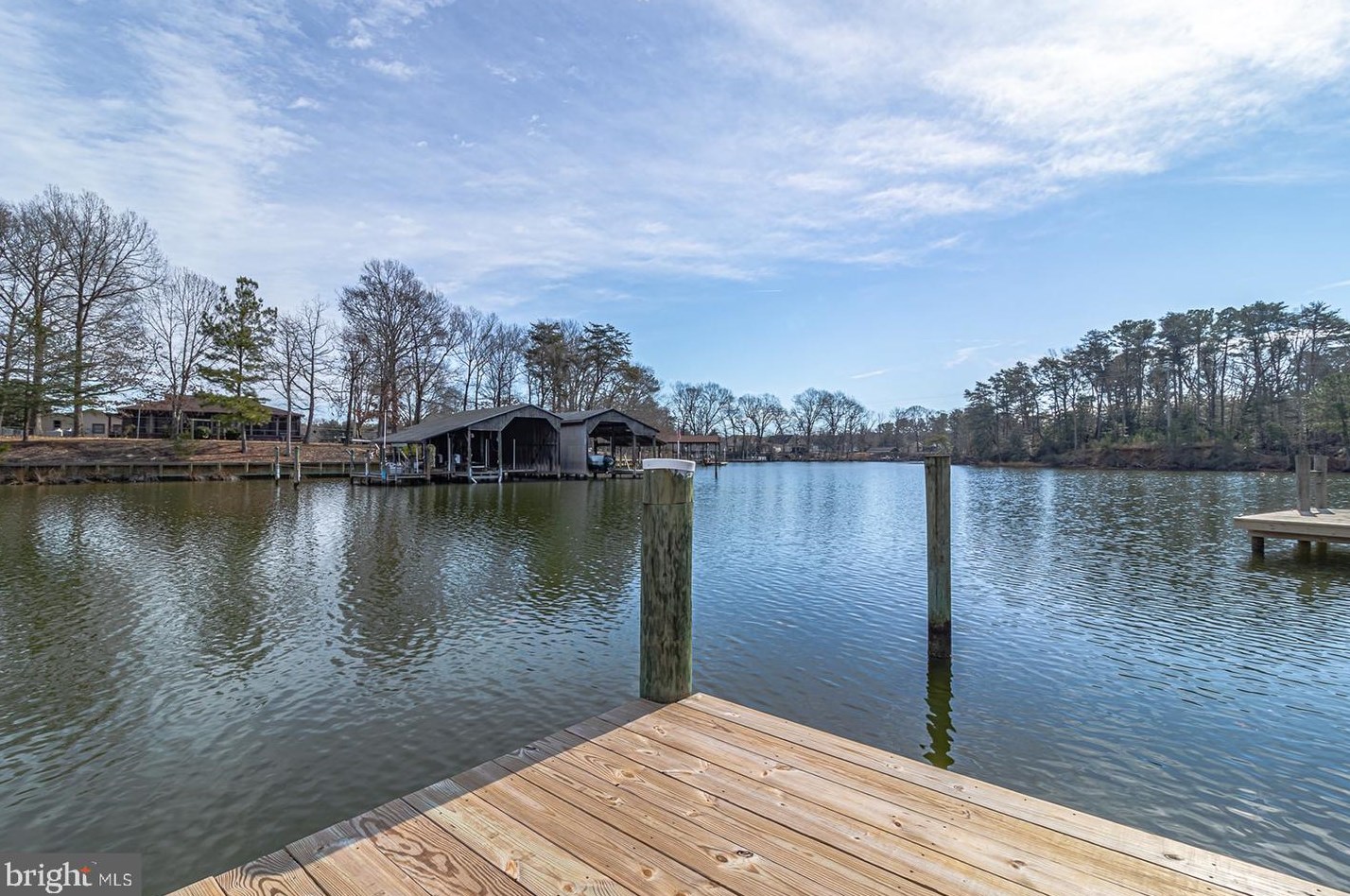 562 Oyster Point Dr, Reedville VA  22539-3604 exterior