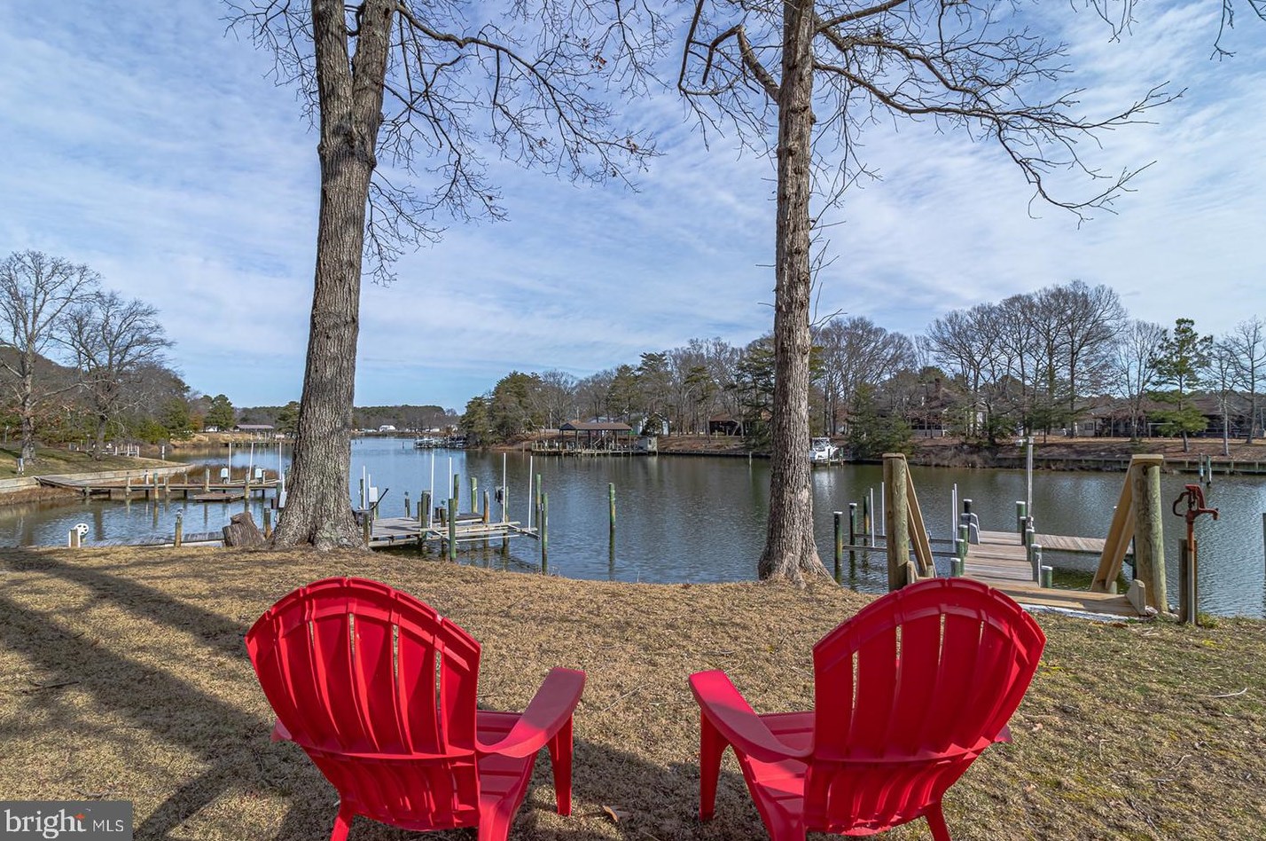 562 Oyster Point Dr, Reedville VA  22539-3604 exterior
