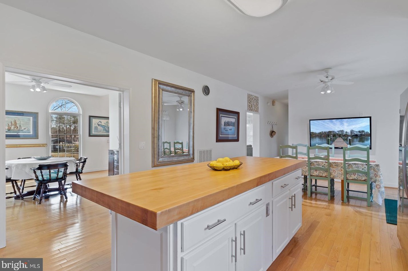 562 Oyster Point Dr, Reedville VA  22539-3604 exterior
