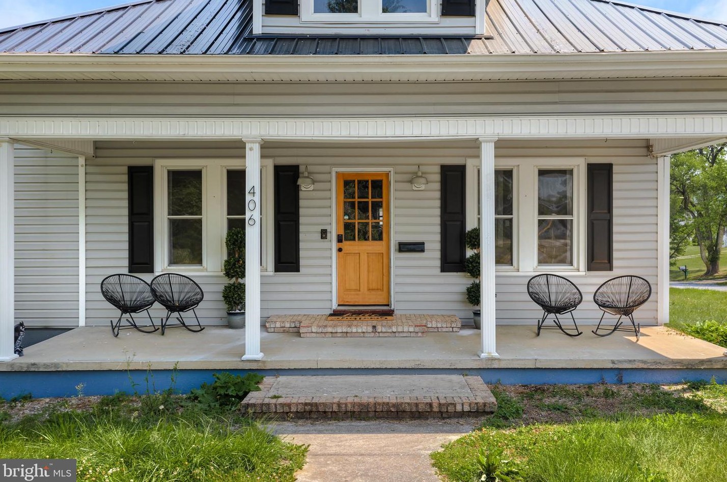 406 8th St, Shenandoah VA  22849-1302 exterior