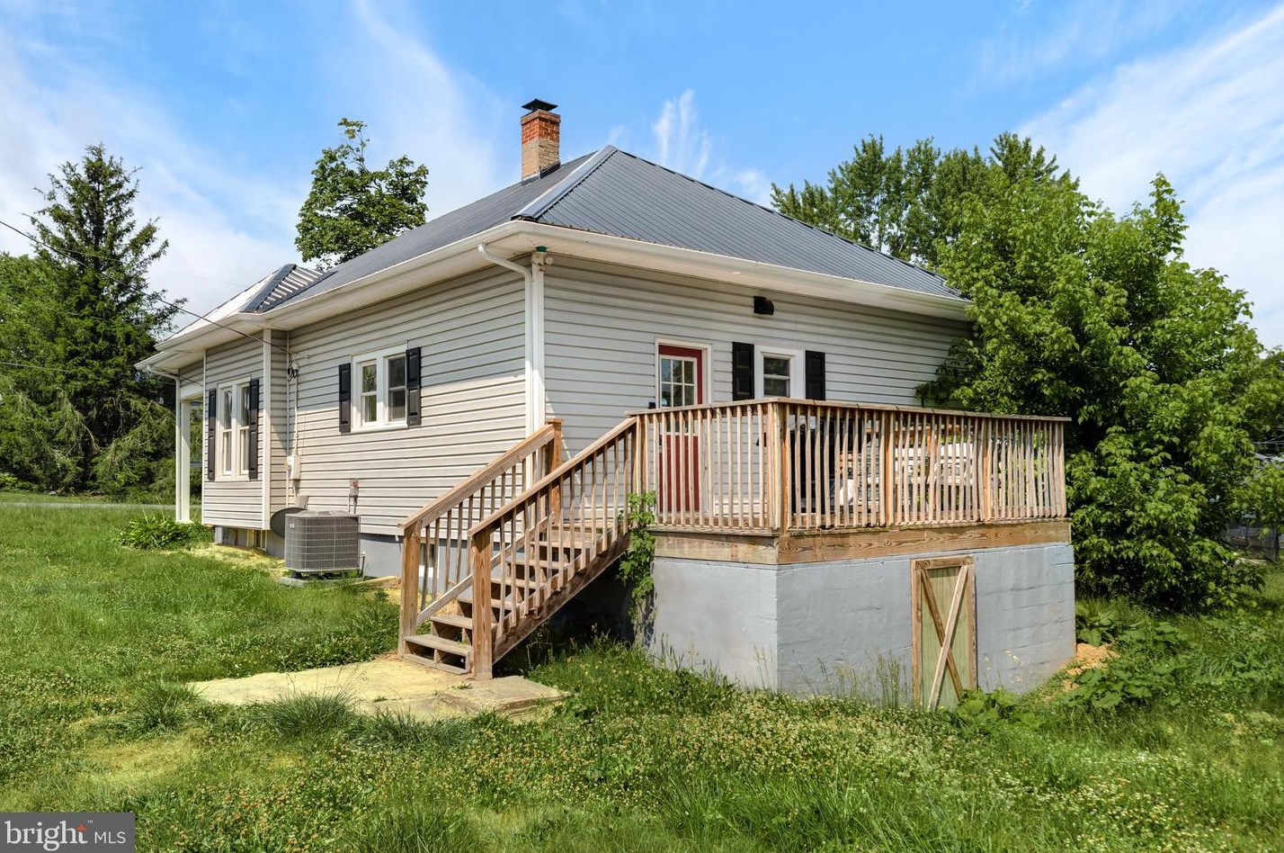 406 8th St, Shenandoah VA  22849-1302 exterior