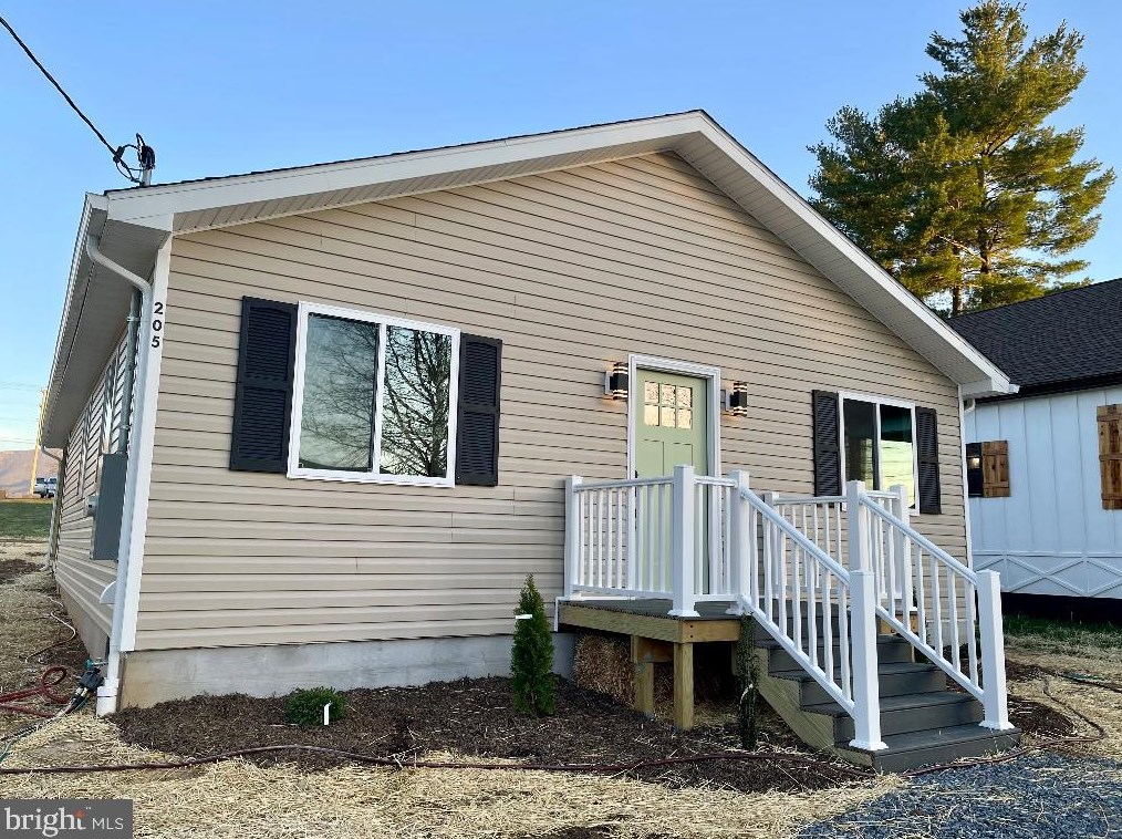 205 1st St, Richmond National Battlefiel VA  22835-2045 exterior