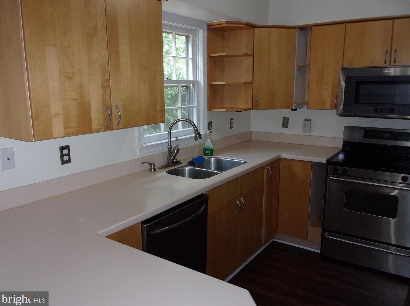 12285 Cinnamon St, Woodbridge VA  22192-1720 exterior